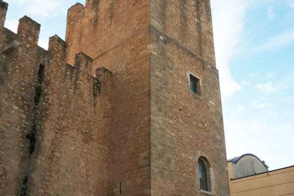 Torre_a_nord-ovest_del_castello_di_Alcamo_03